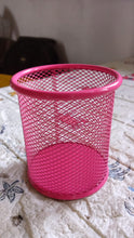 metal-mesh-pen-holder