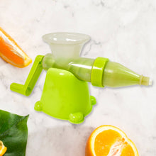 10227_plastic_manual_fruit_-n_veg_juicer