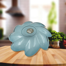 flower-shaped-plastic-plates