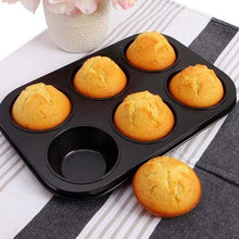 Durable baking slot tray for 6 muffin cups.