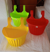 3642_hanging_plastic_planters