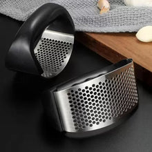 Garlic press and cloves